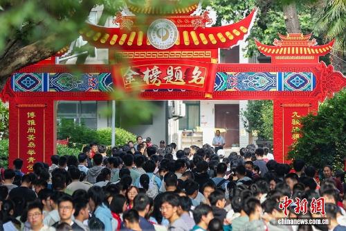 老赖为不还钱收入万支出万