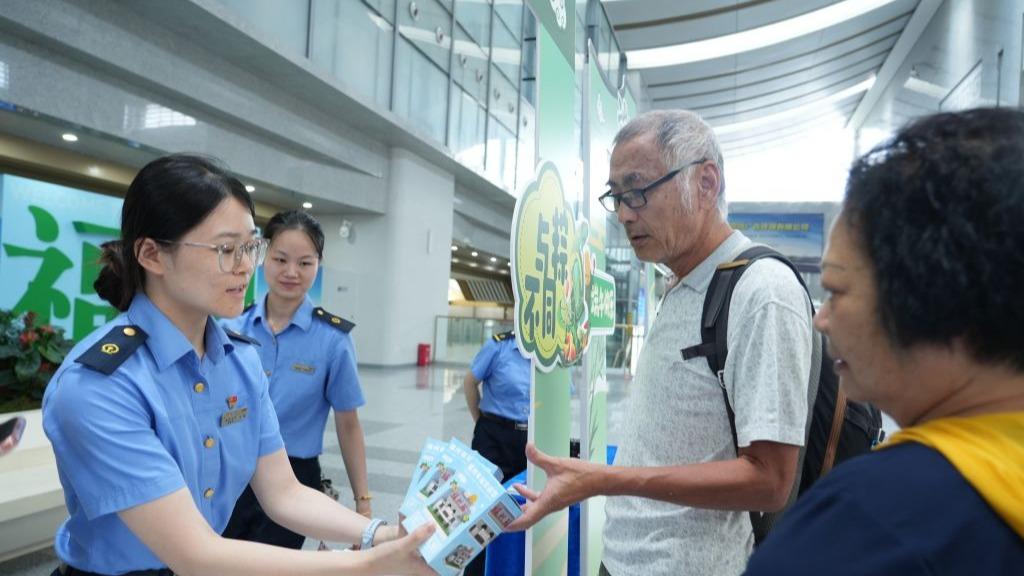 吴邦国同志生平