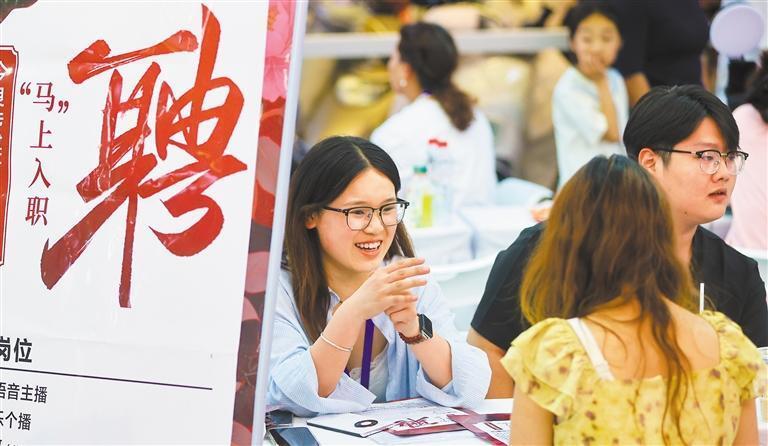 俄罗斯研学团走进东宁校园沉浸式体验中国端午民俗