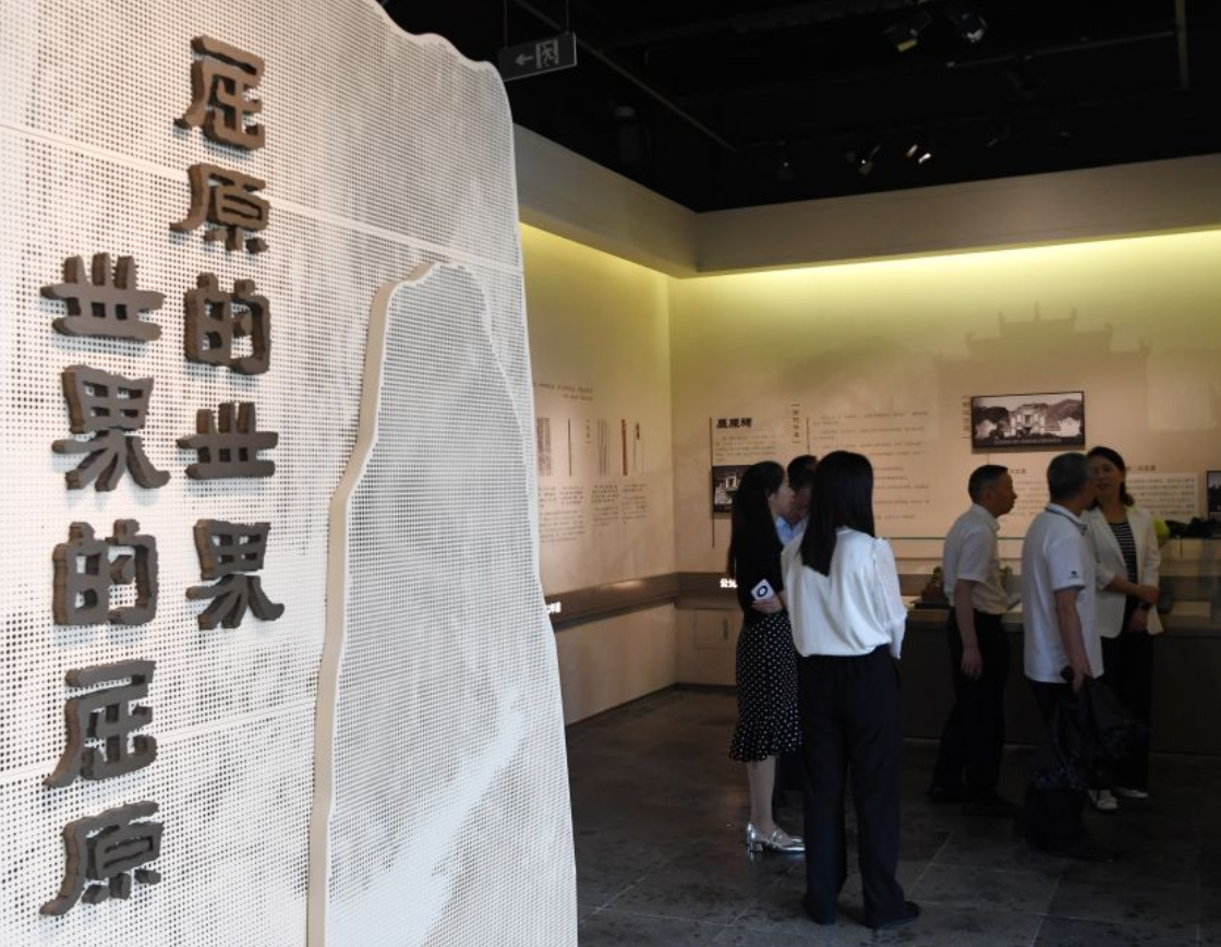 解放军歼击机轰炸机跨海峡奔袭迫近台岛