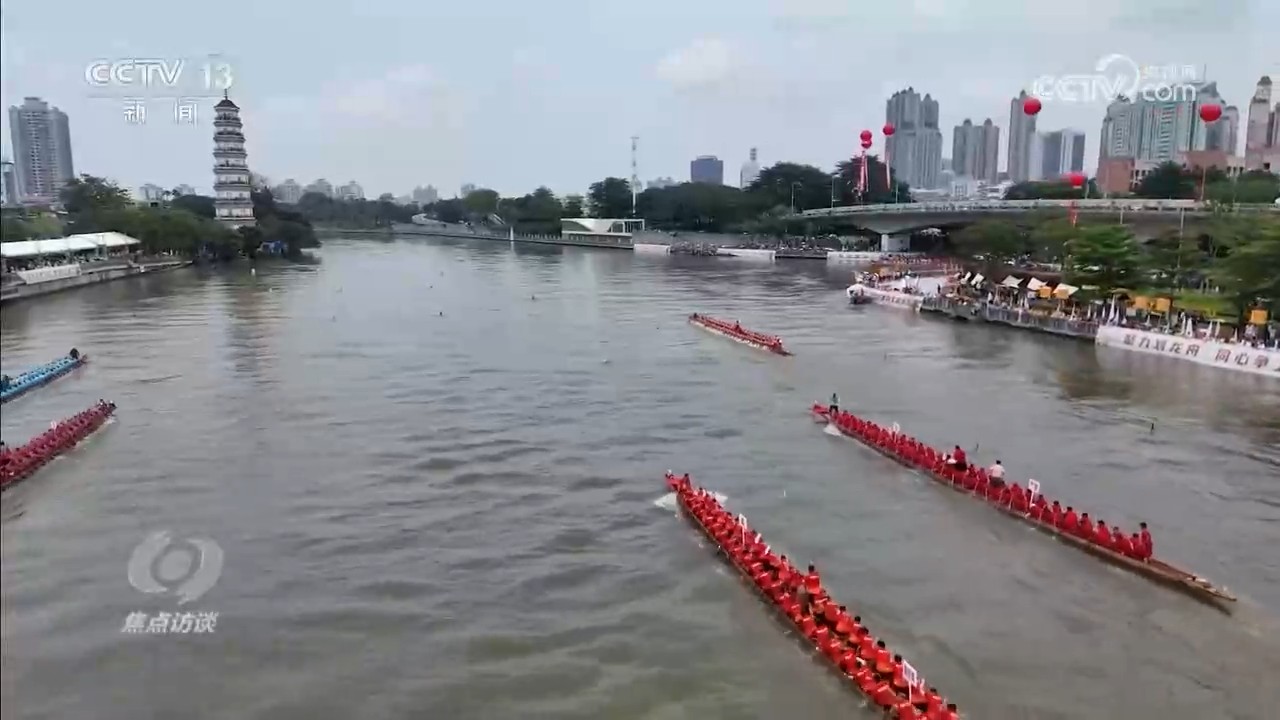 小伙捡到疑似手雷赶紧上交