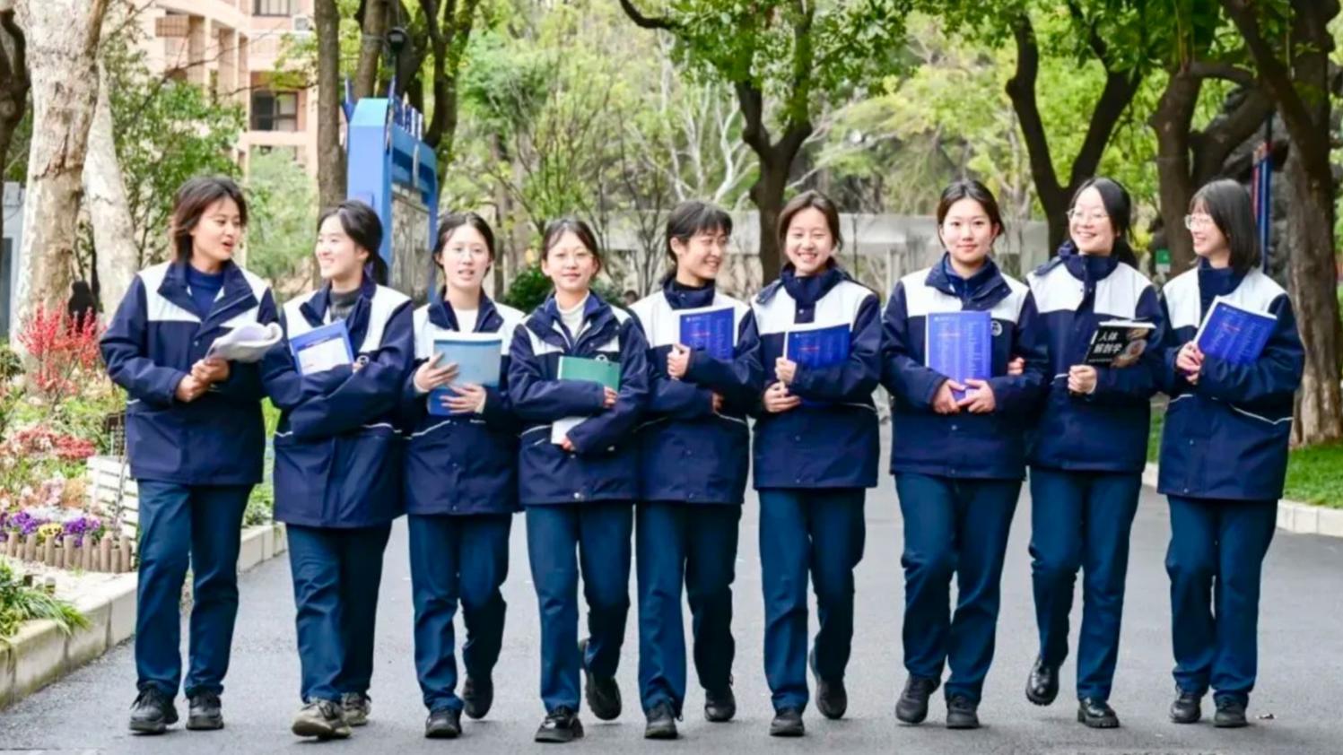 习近平会见白俄罗斯总统卢卡申科
