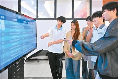 习近平党建思想引领强党强国新征程——写在中国共产党成立105周年之际