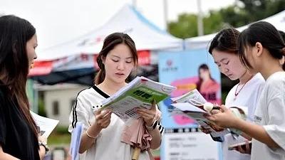 萧敬腾在婚礼上泪流满面